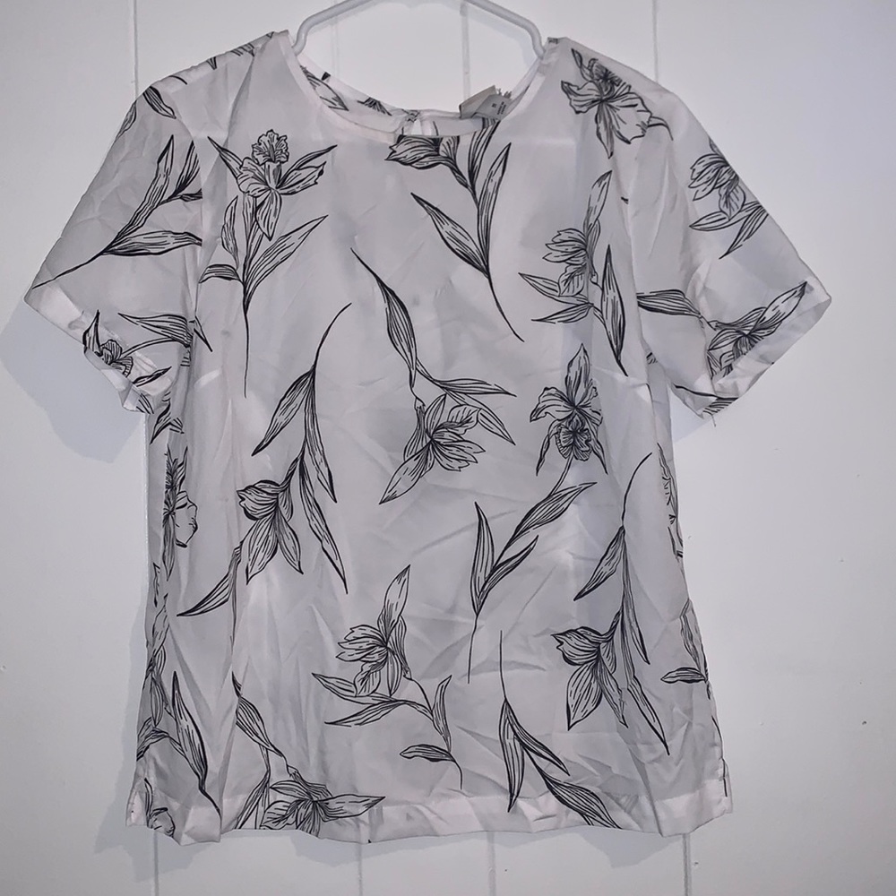 A New Day black & white floral short sleeve blouse